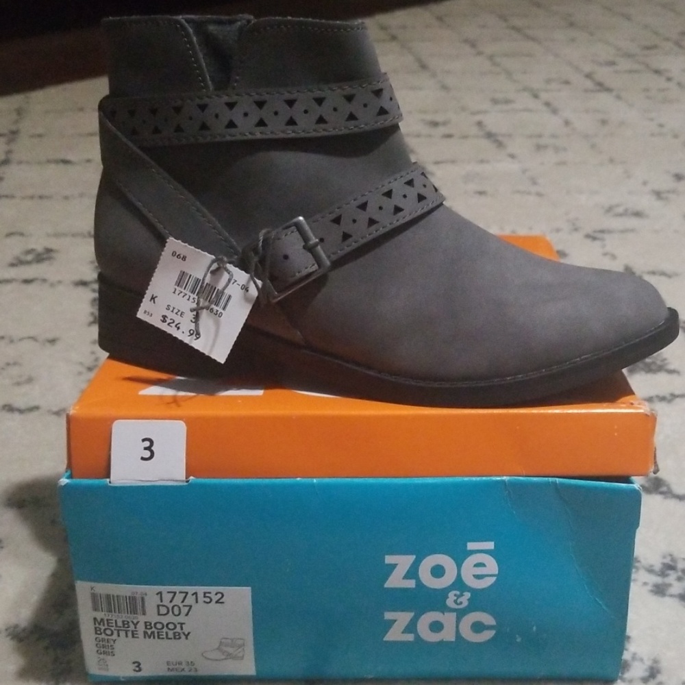 NWT Girls Gray Boot